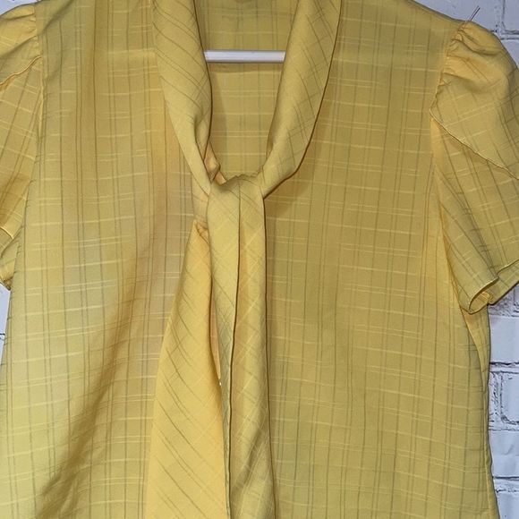 Vintage Yellow Tie Neck Short Sleeved Button-Up Size 10 - Picture 7 of 15